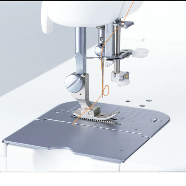 Juki TL-2000Qi Quilting and Sewing Machine - Image 5